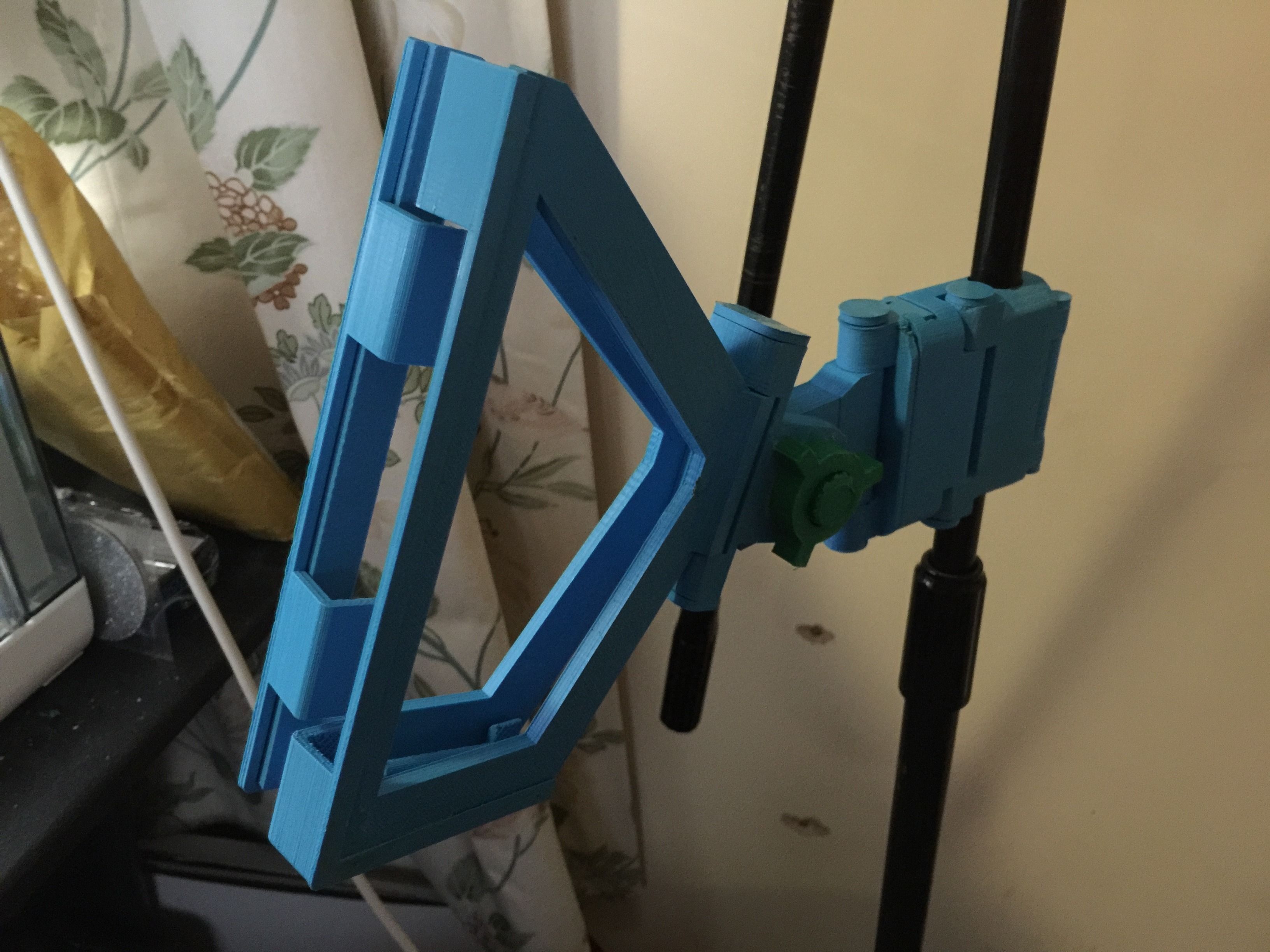 Snap-Clip Folding iPad Microphone Stand Mount 3D print model_4