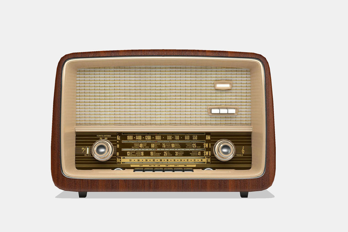 Vintage radio with wooden case Low-poly 3D model_2