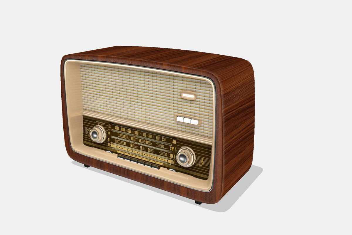 Vintage radio with wooden case Low-poly 3D model_3