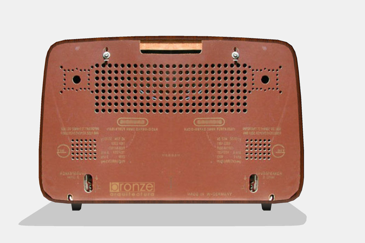 Vintage radio with wooden case Low-poly 3D model_6