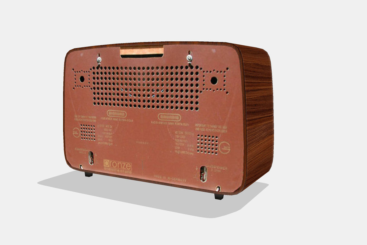 Vintage radio with wooden case Low-poly 3D model_1