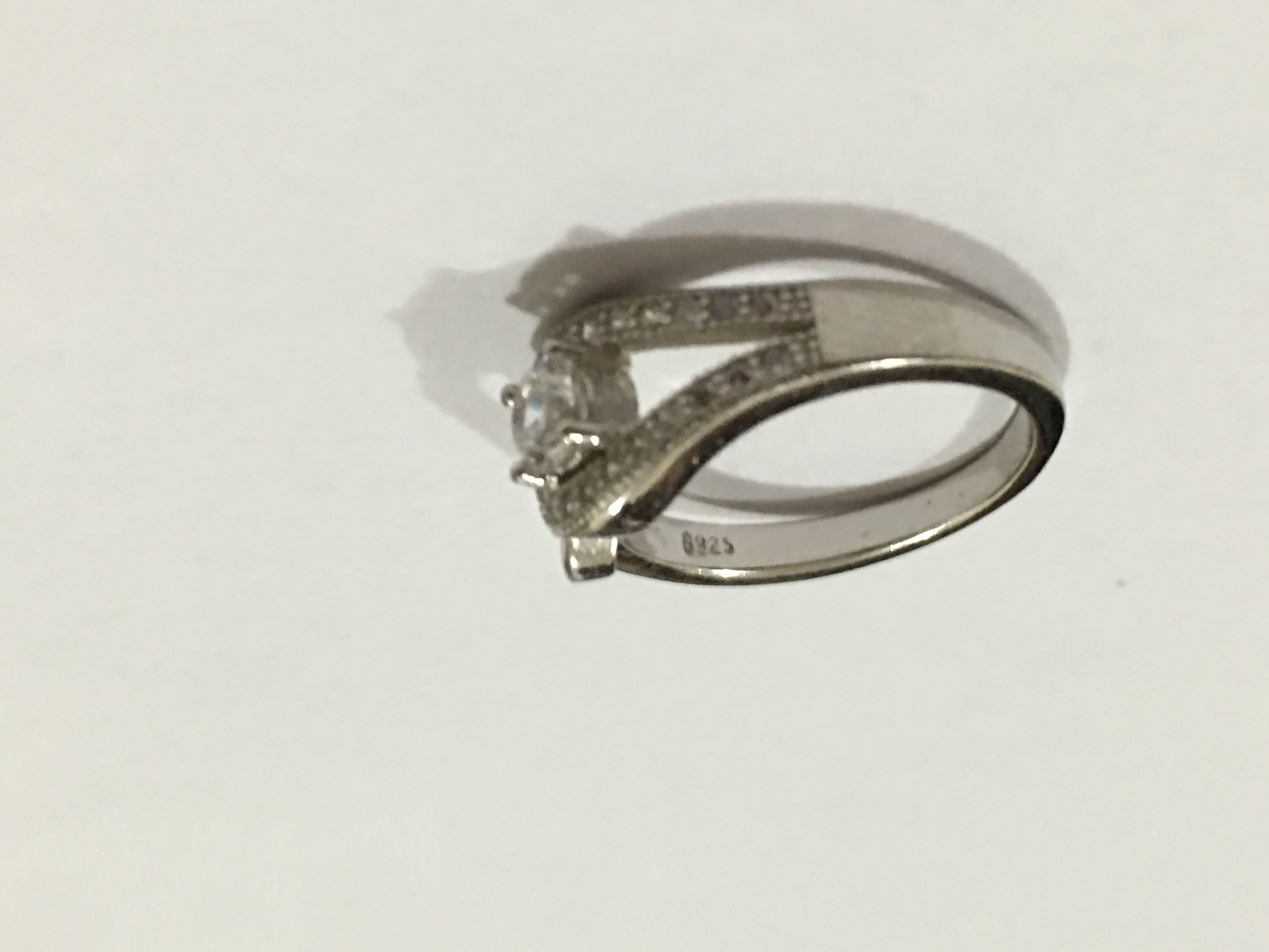 24aaa silver ring with diamond in center 3D print model_2