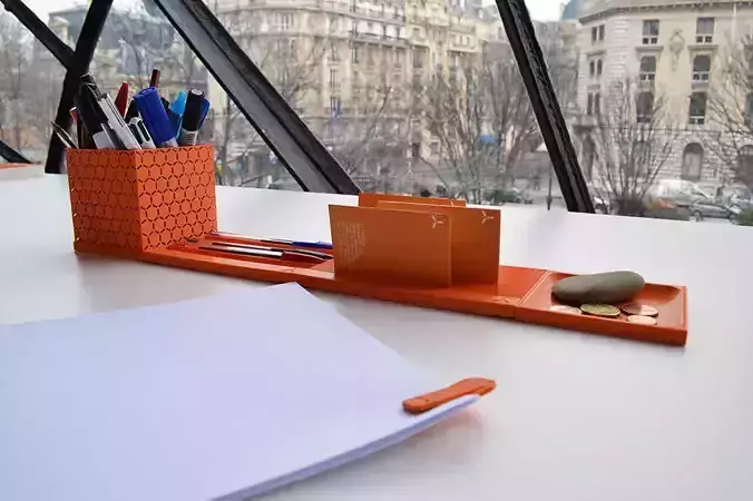 Desktop piece of plastic Free 3D print model
