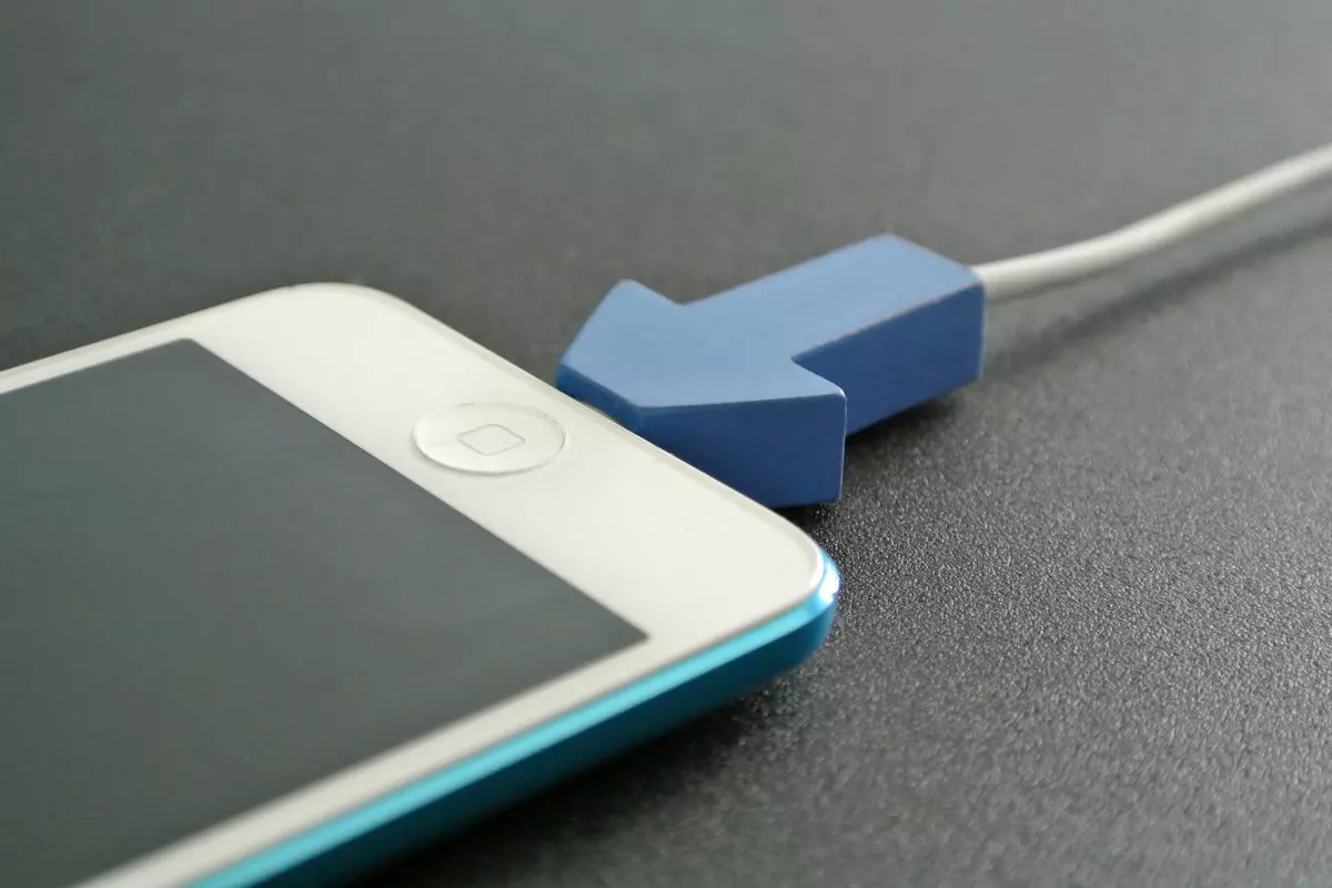 Lightning cable holder 3D print model