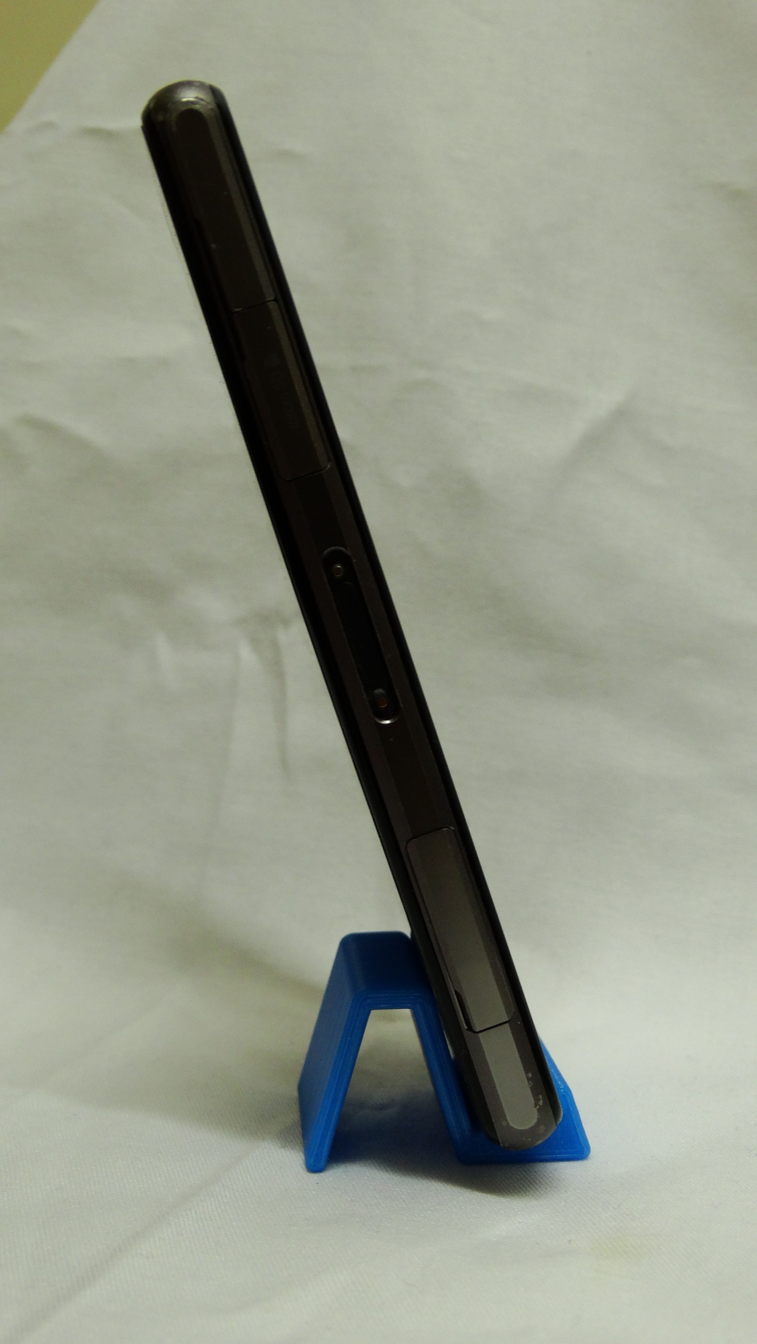 Worlds Smallest and Lightest Mobile Dock 3D print model_4