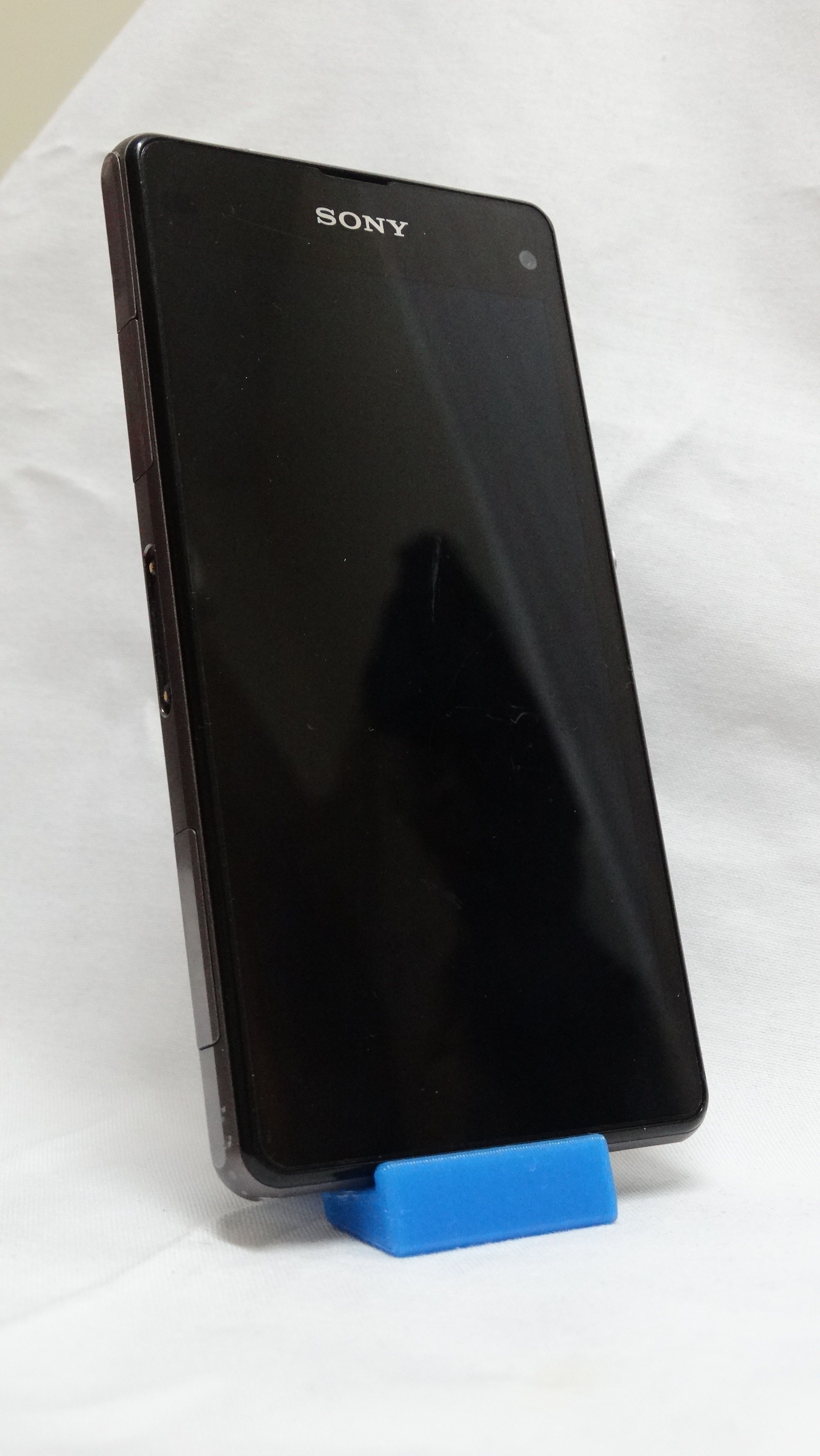 Worlds Smallest and Lightest Mobile Dock 3D print model_3