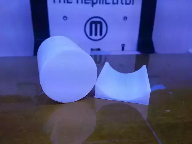 3Dprint a near perfect cylinder lying down Free 3D print model