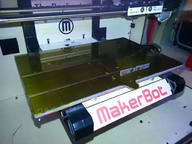 Interchangeagble magnetic build platform Replicator