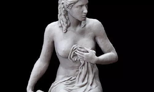 Statue two statues of women on rocks 3D model