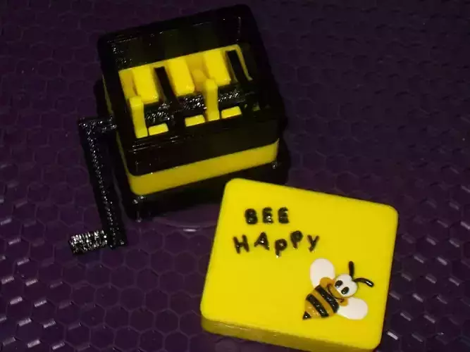 grinder a manivelle perso bee happy 3D print model
