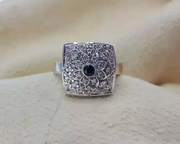 Square ring with stones