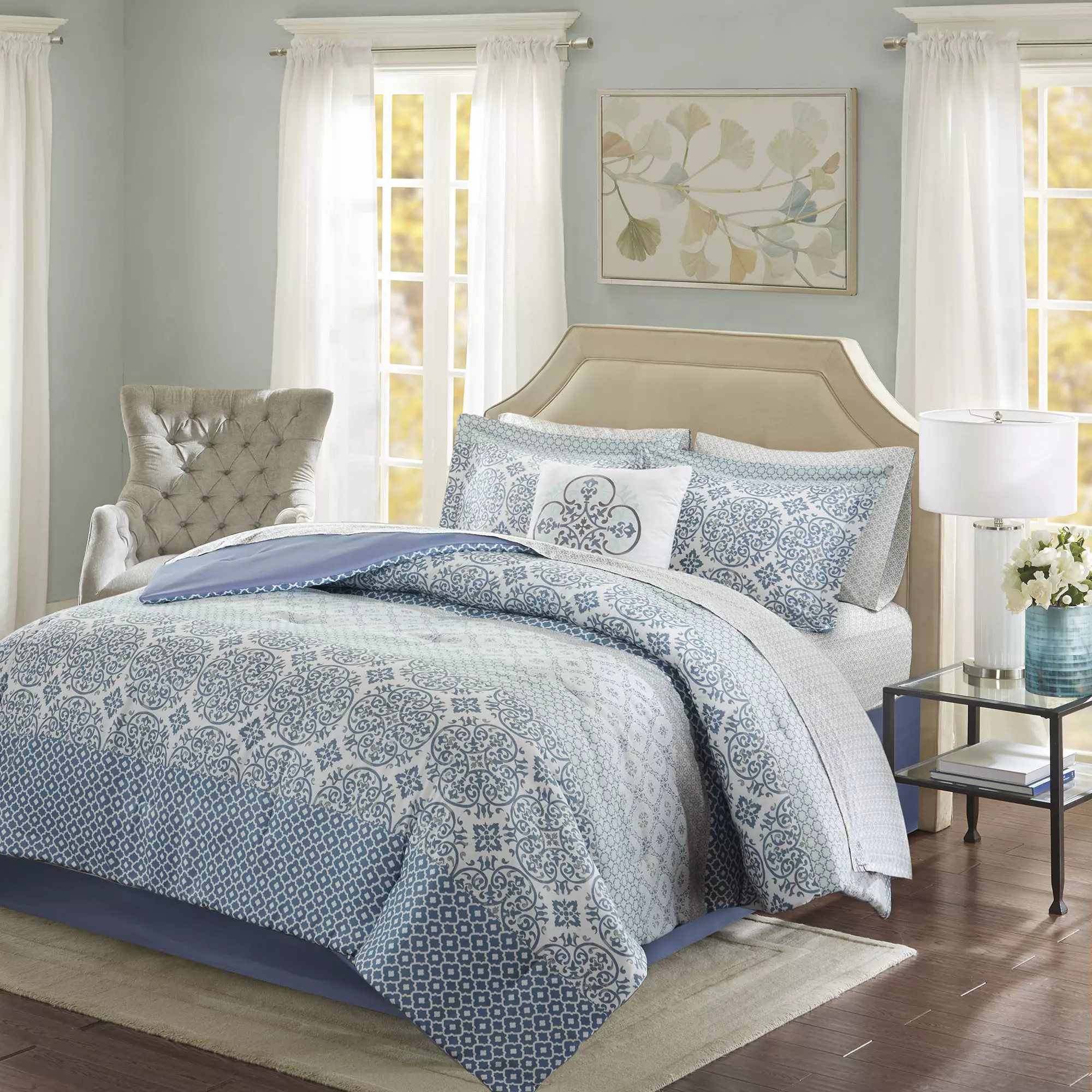Wedgewood Complete Comforter and Cotton Sheet Set 3D model