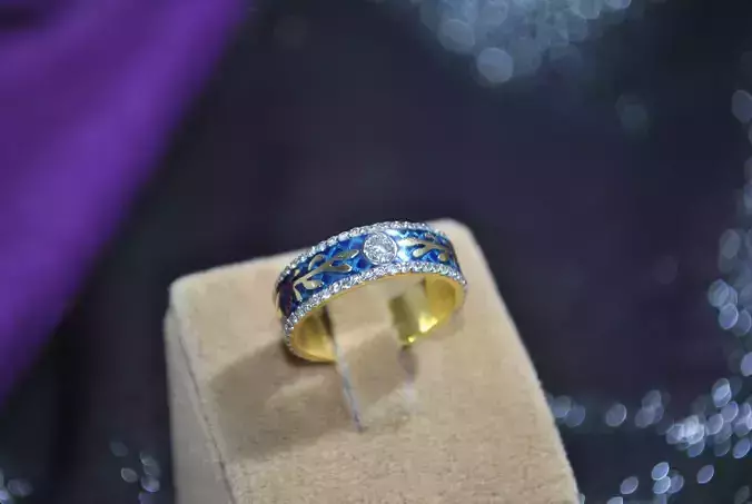 Ring with enamel