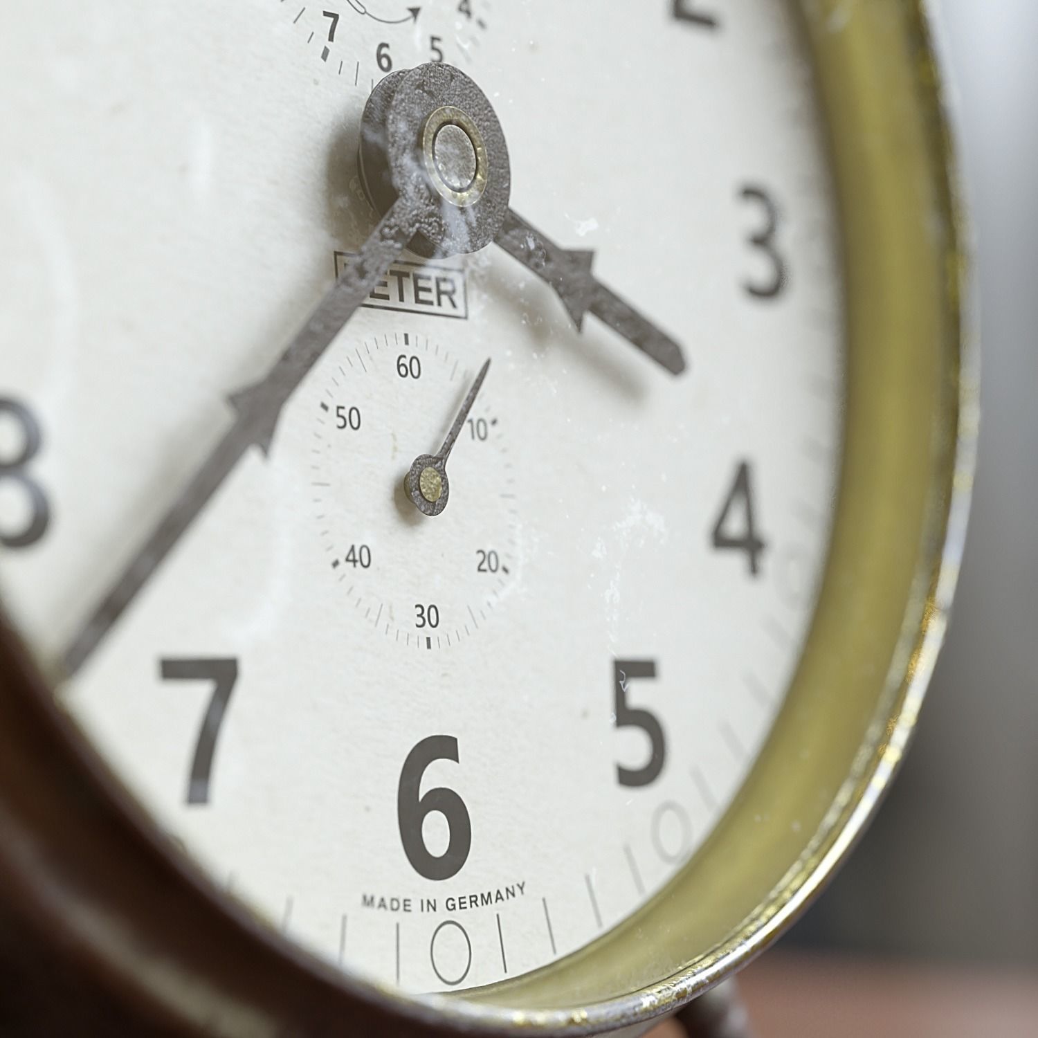 Old Alarm Clock Low-poly 3D model_5