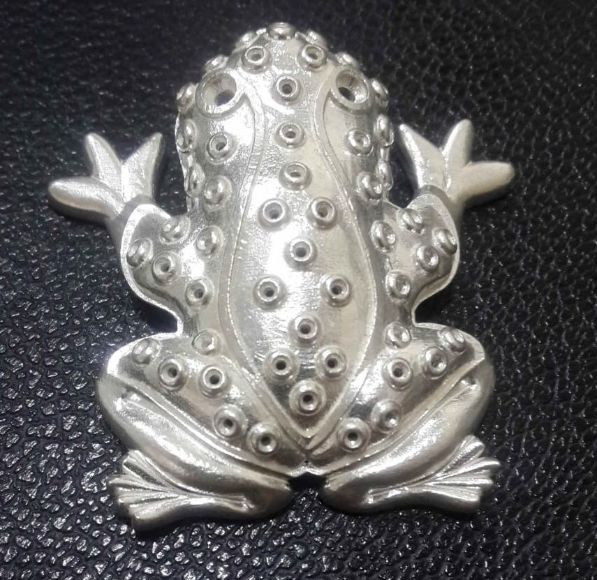 necklace frog with holes 3D print model_5