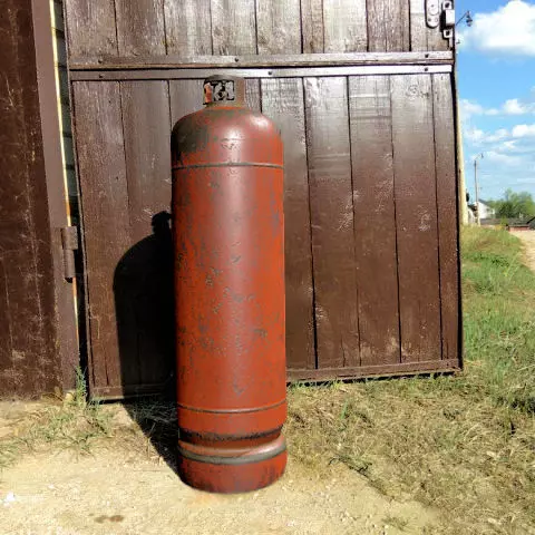 balloon old rusty fire extinguisher Low-poly 3D model_0