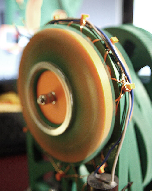 The Hand Cranked Power Generator Free 3D print model_1