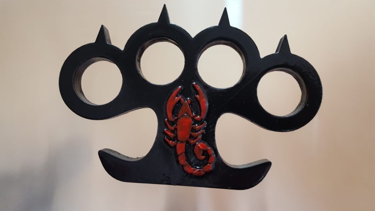 Knuckel Duster with scorpion  3D print model_1