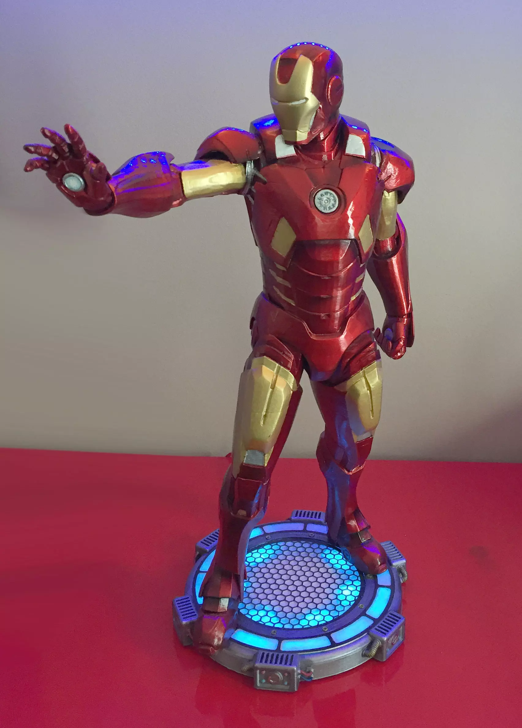 Iron man Low Poly Old version 3D print model_0