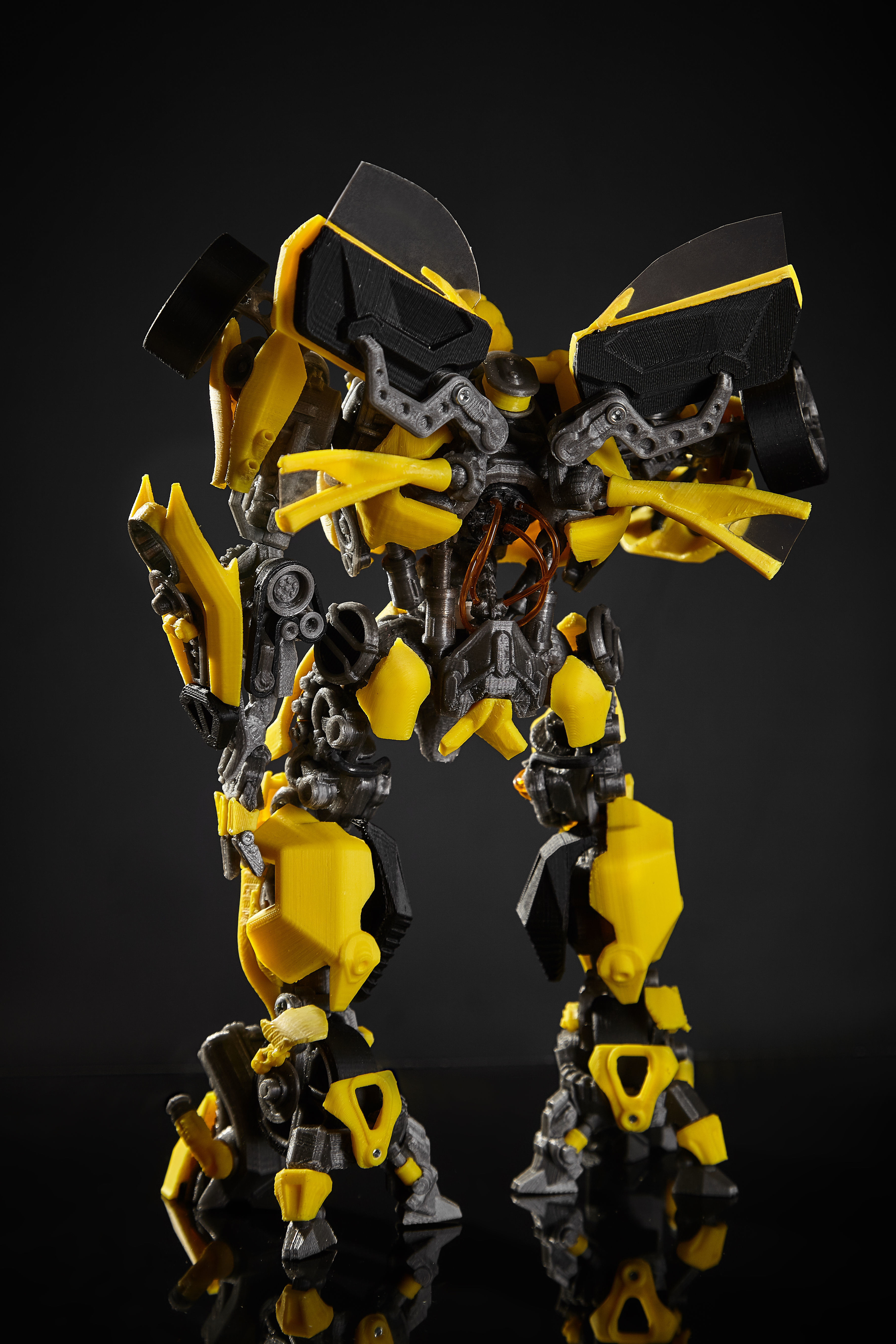 Fully mobile model of the Bumblebee 3D print model_2