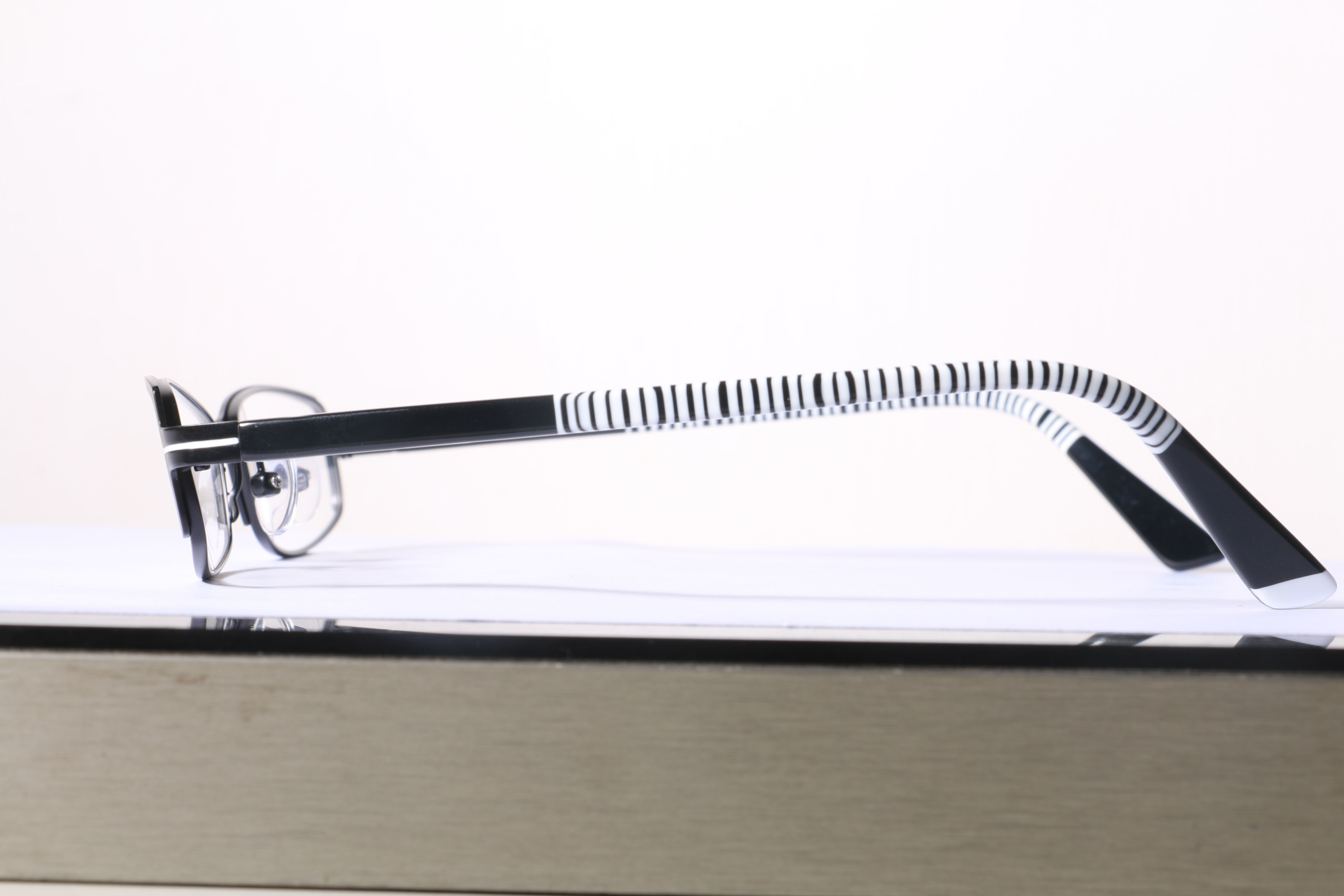 Eyeglasses for Men and Women 3D print model_9