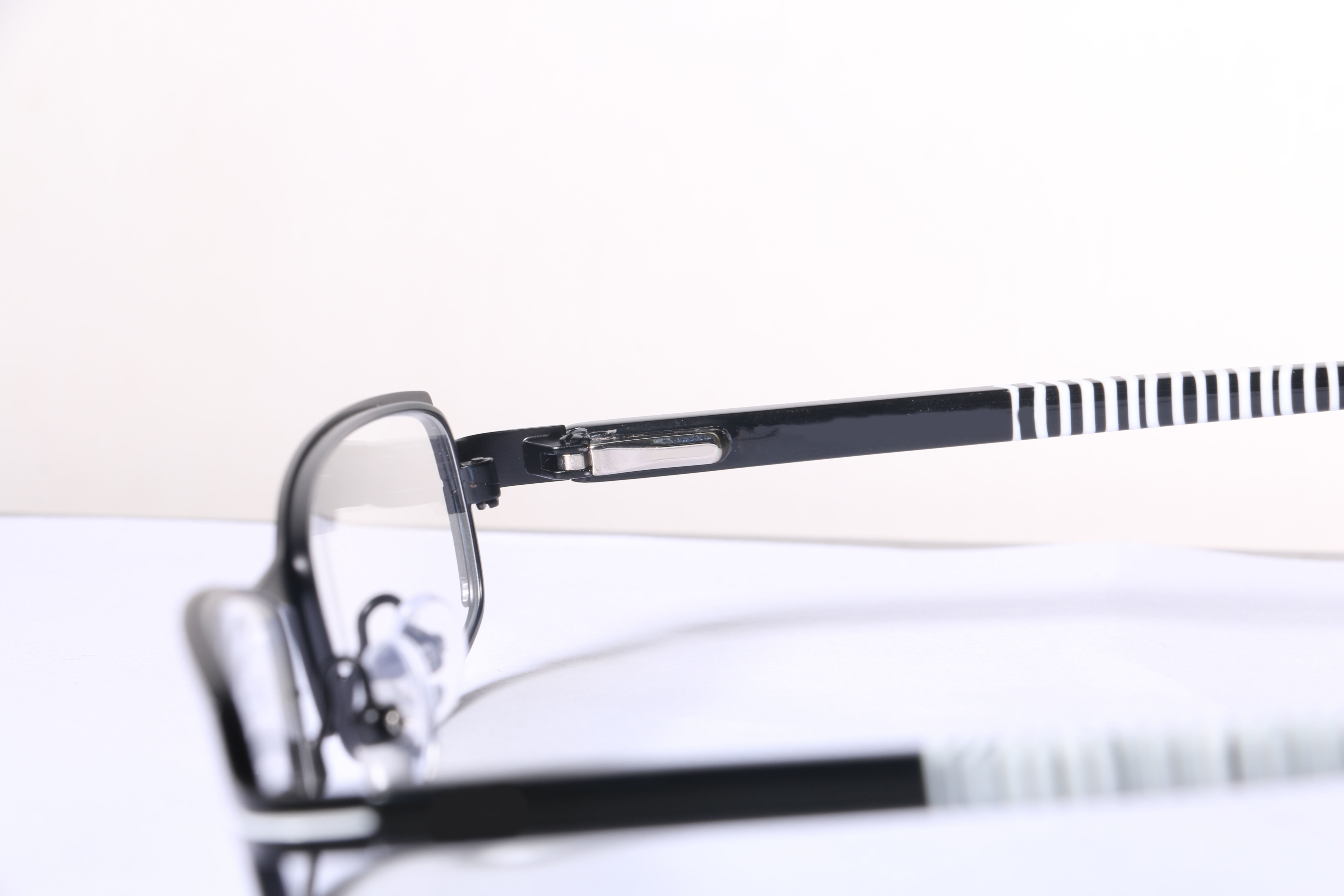 Eyeglasses for Men and Women 3D print model_10