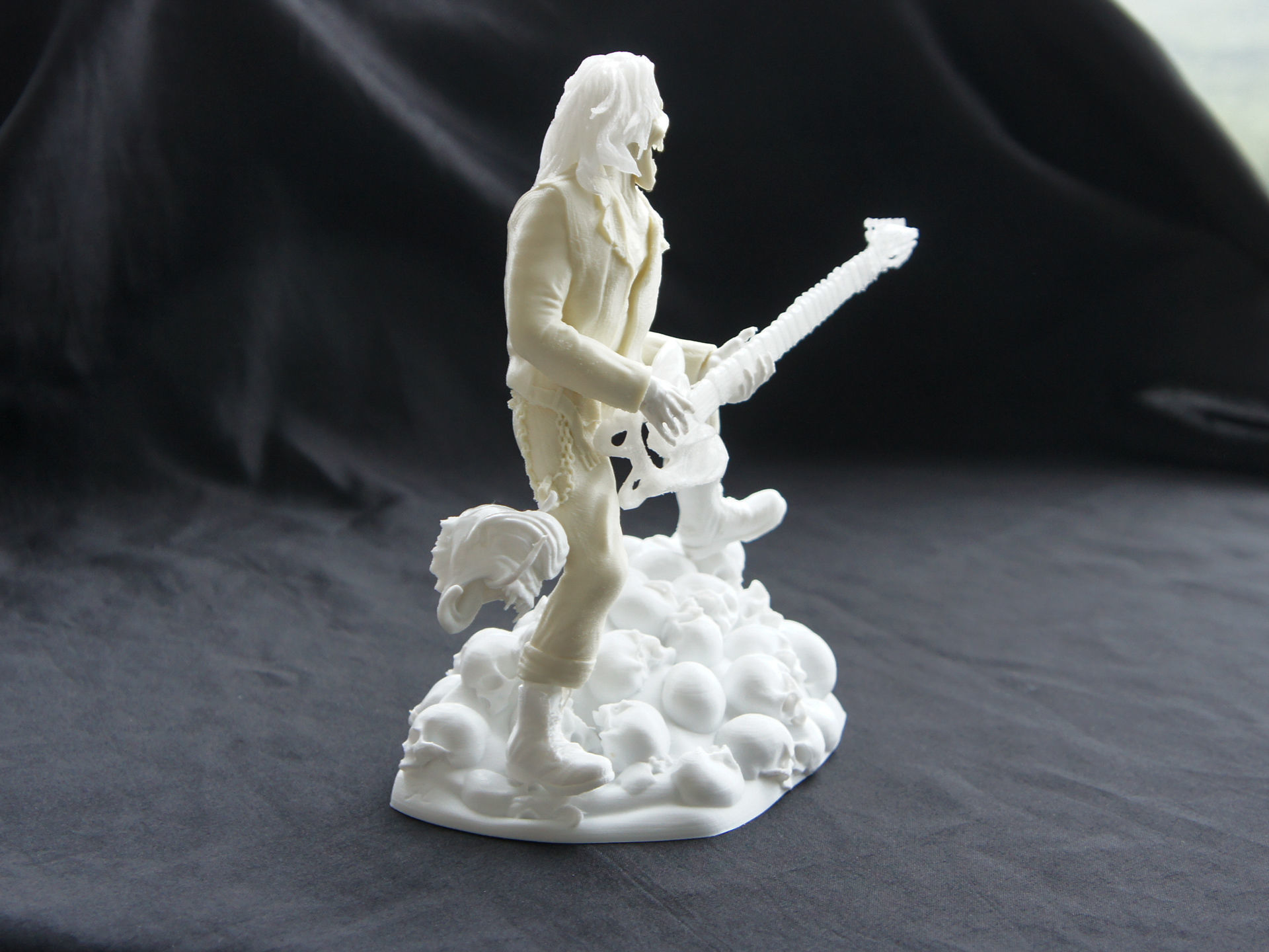 Eddie skull the form of a statuette 3D print model_5