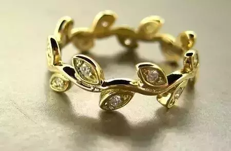 Wedding bands with leafs