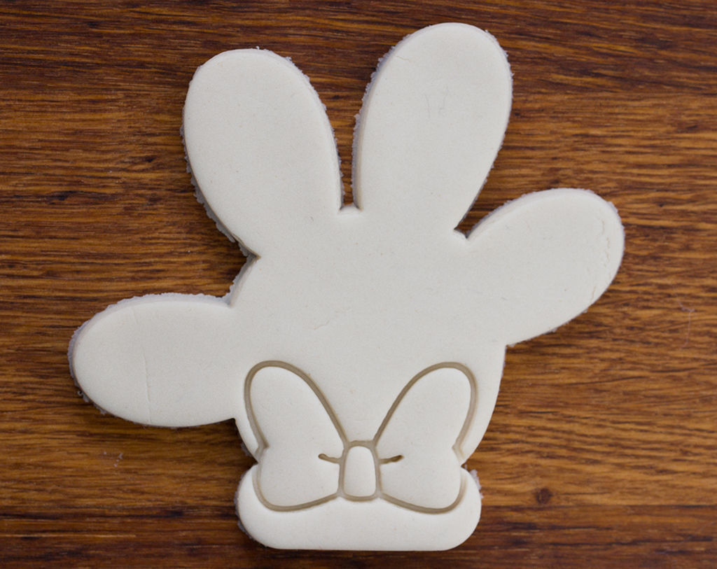 Minnie Mouse Hand with Bow Cookie Cutter 3D print model_3