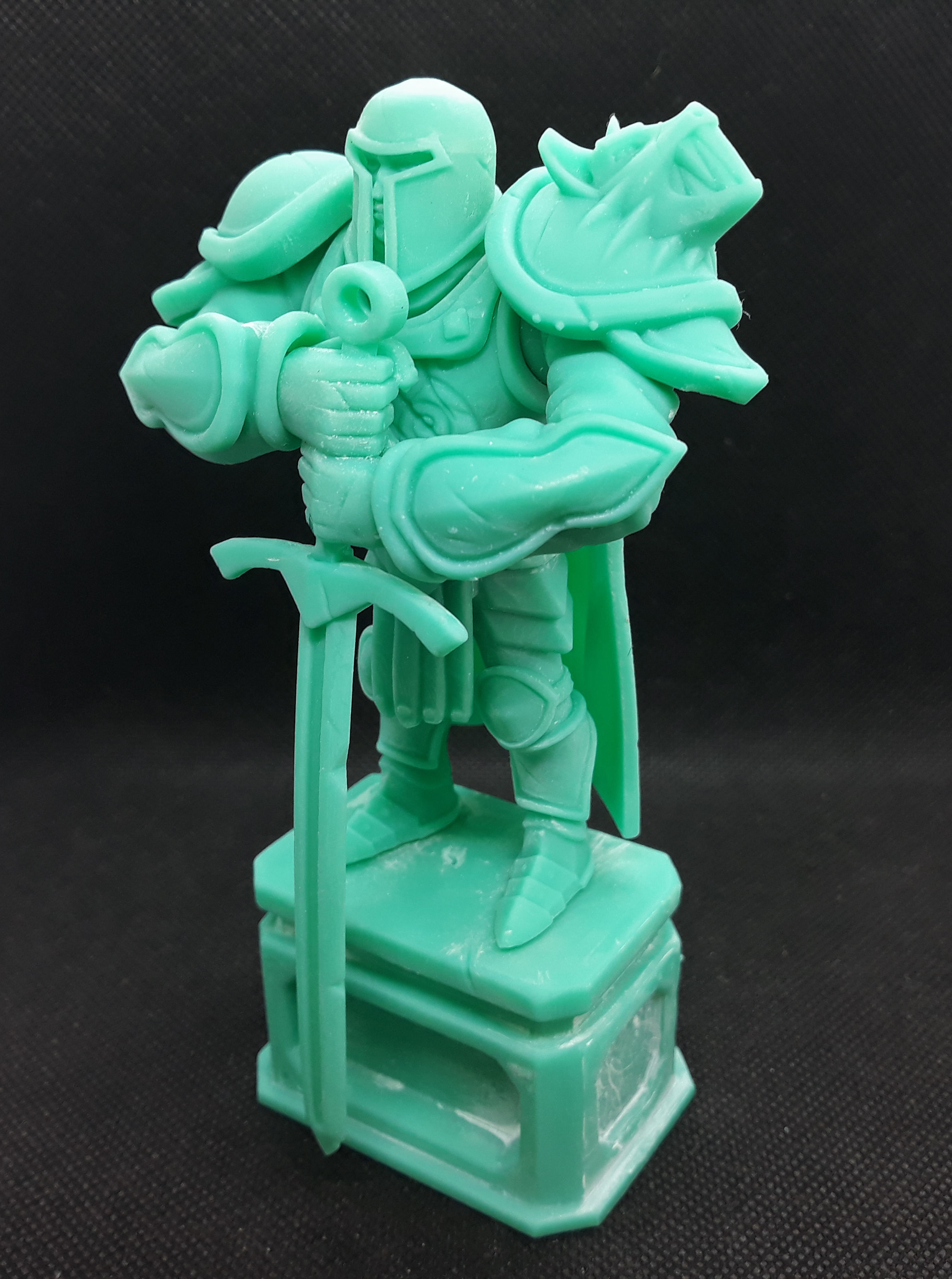 Knight 3d print statue of holding sword 3D print model_1