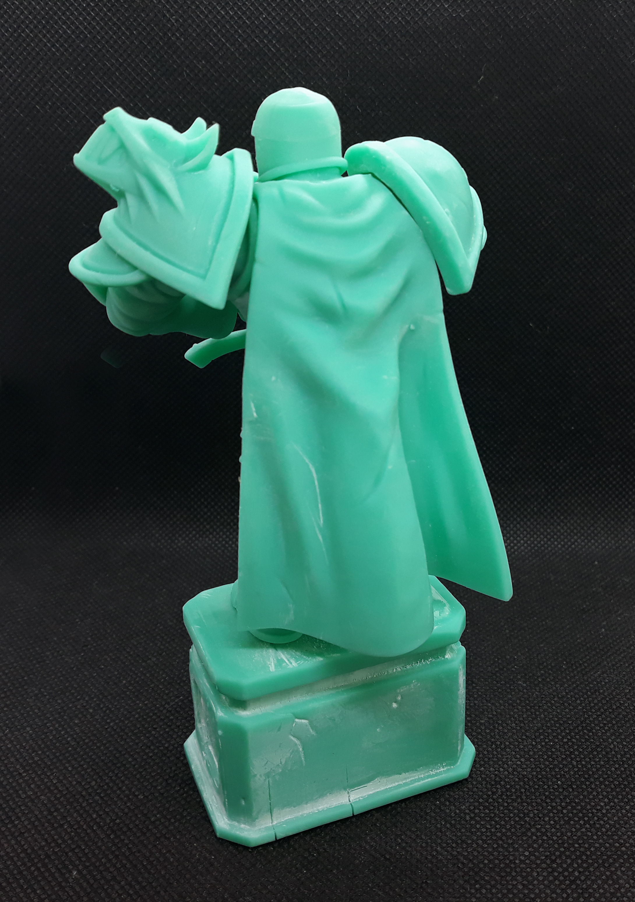 Knight 3d print statue of holding sword 3D print model_2