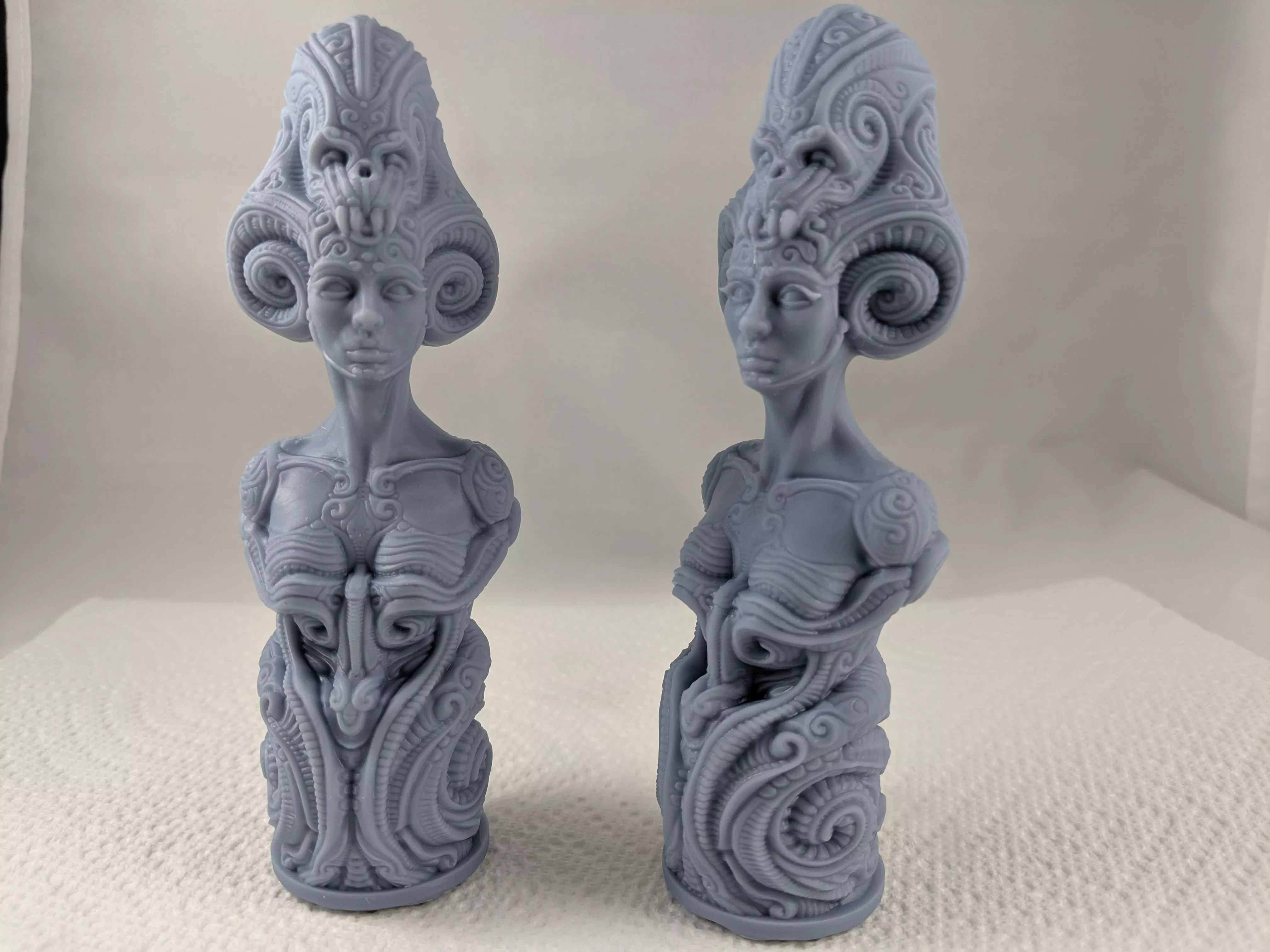 Artifact 8 pair of alien statues 3D print model_0