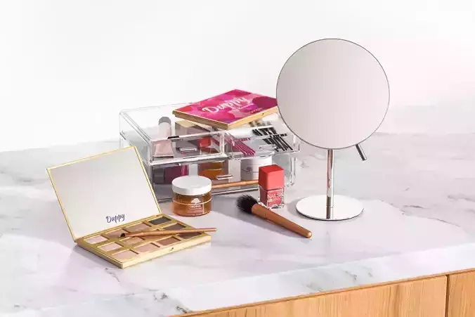 Make-up set with a mirror