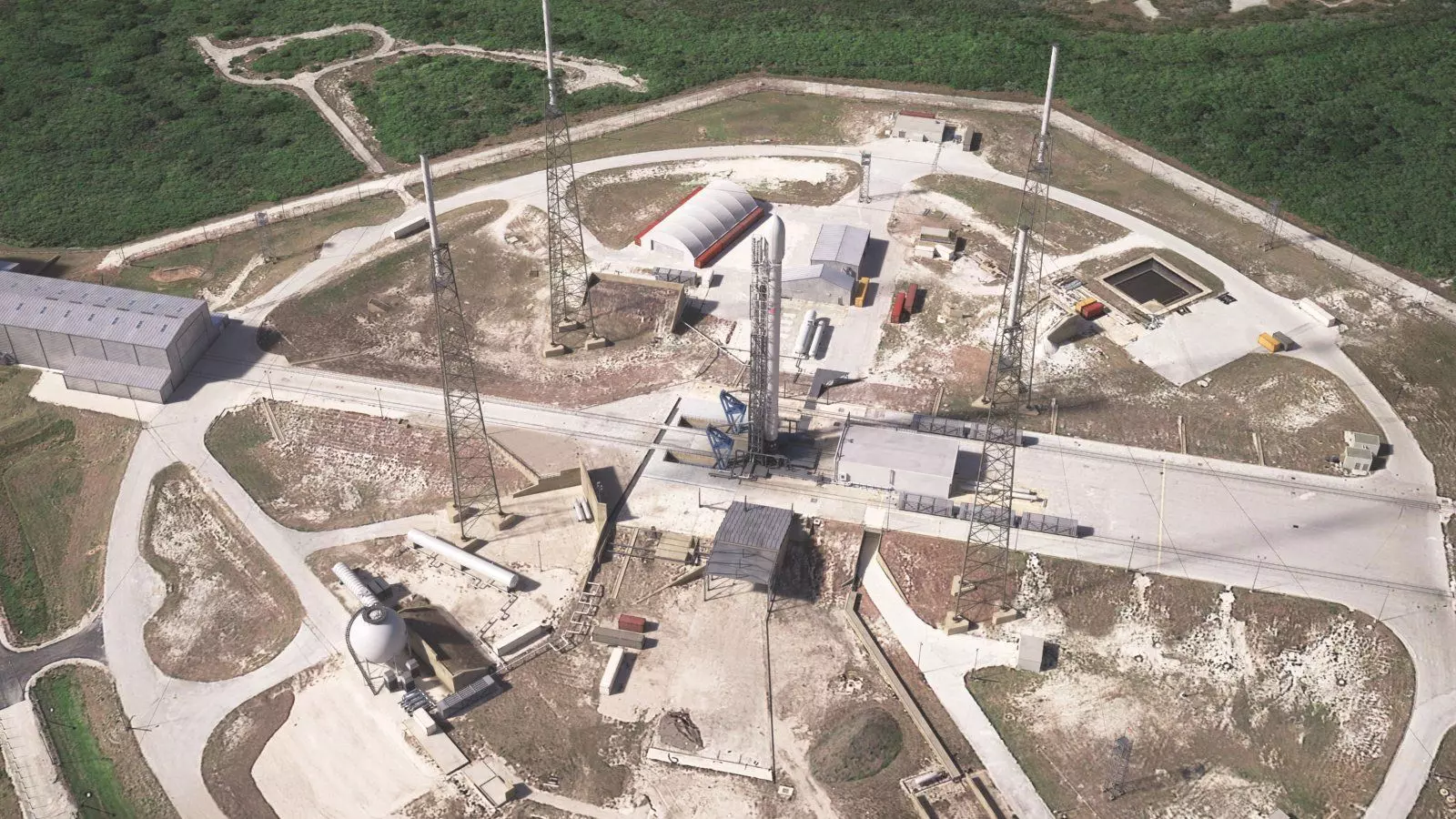 SpaceX Launch Pad Complex 3D model_0