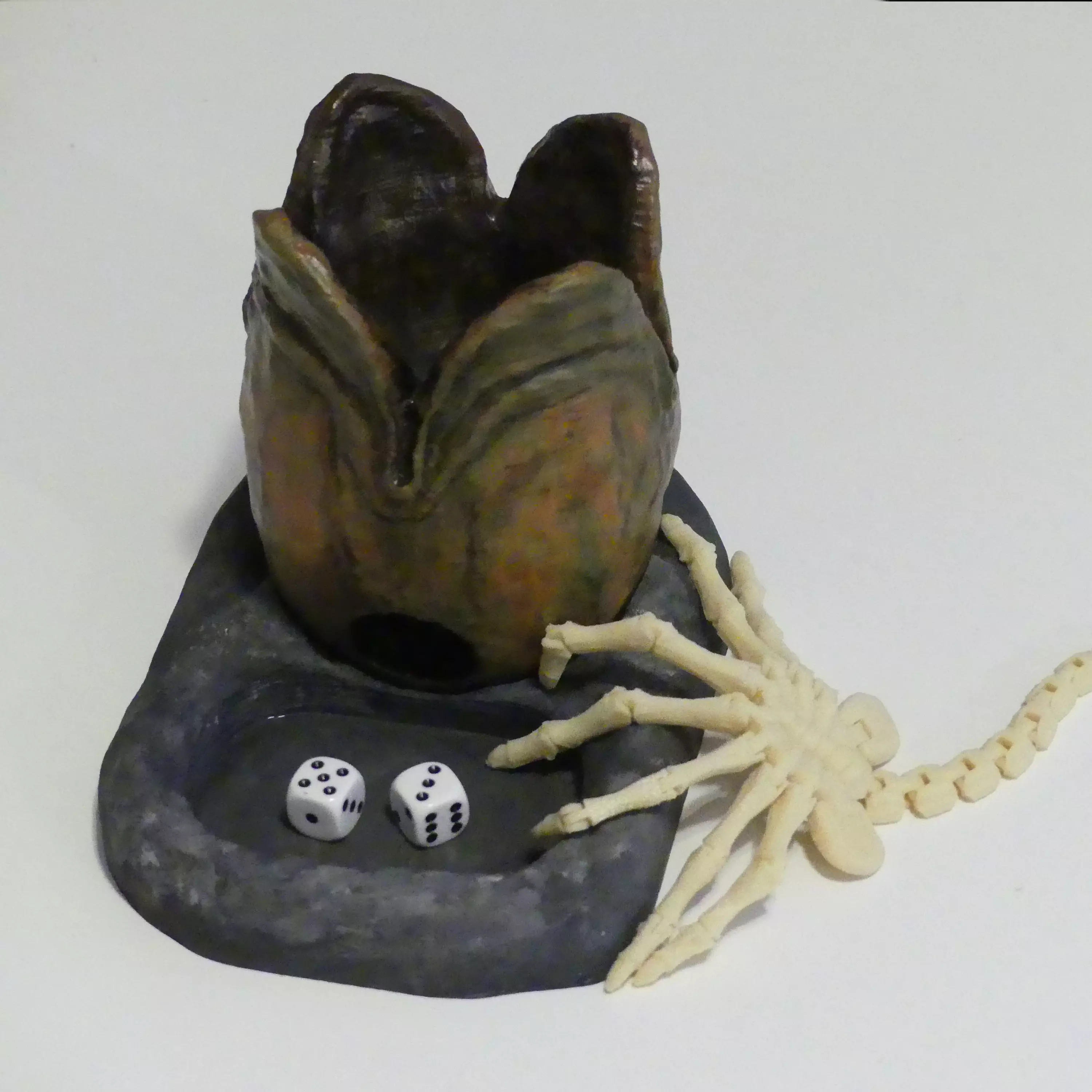 Alien Egg Dice Tower with print in place Facehugger 3D print model_0