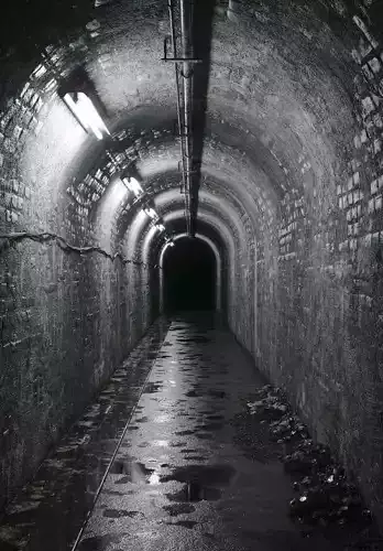 Underground tunel road