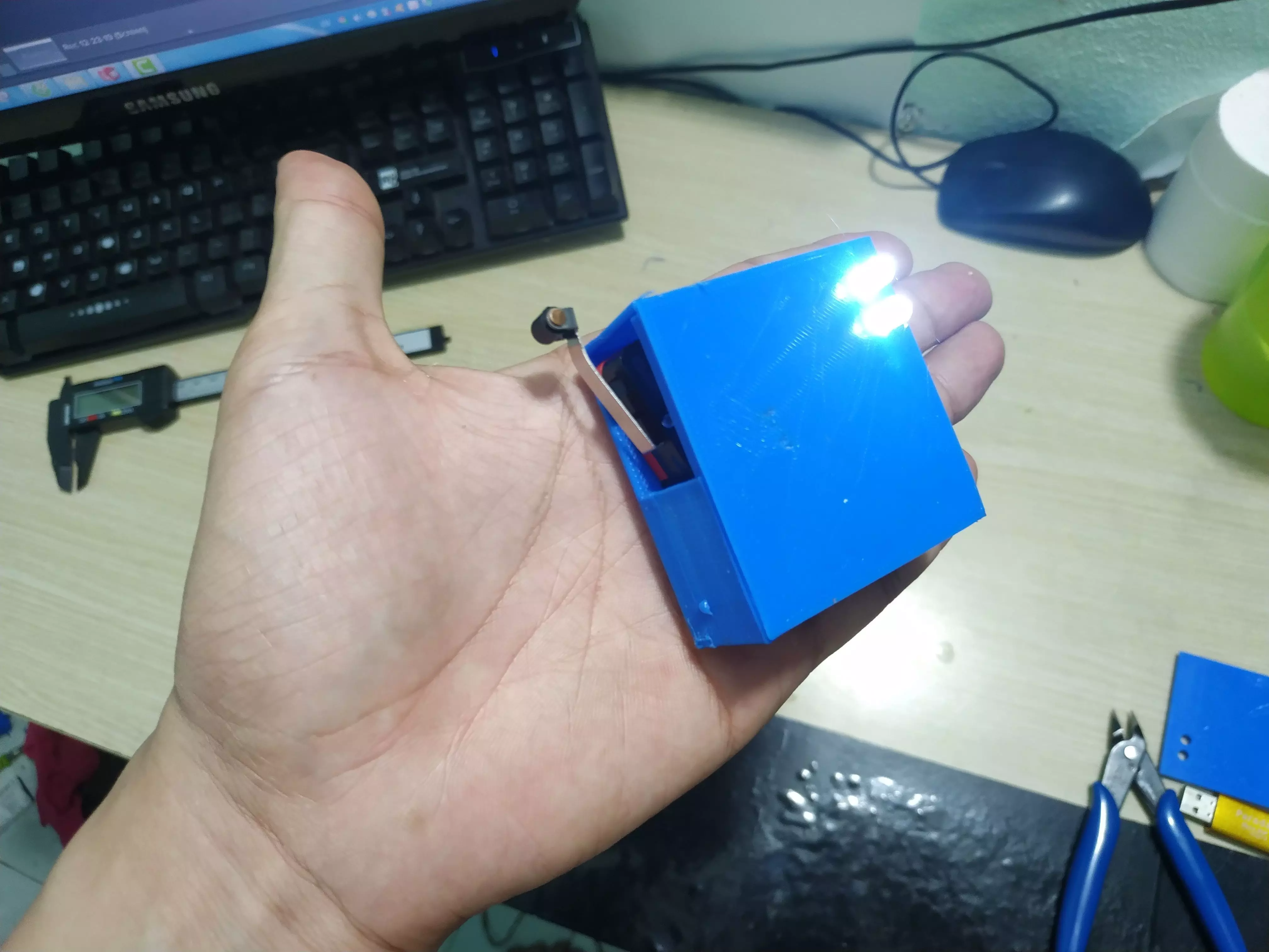 the box of Automatic closet door light 3D model_0