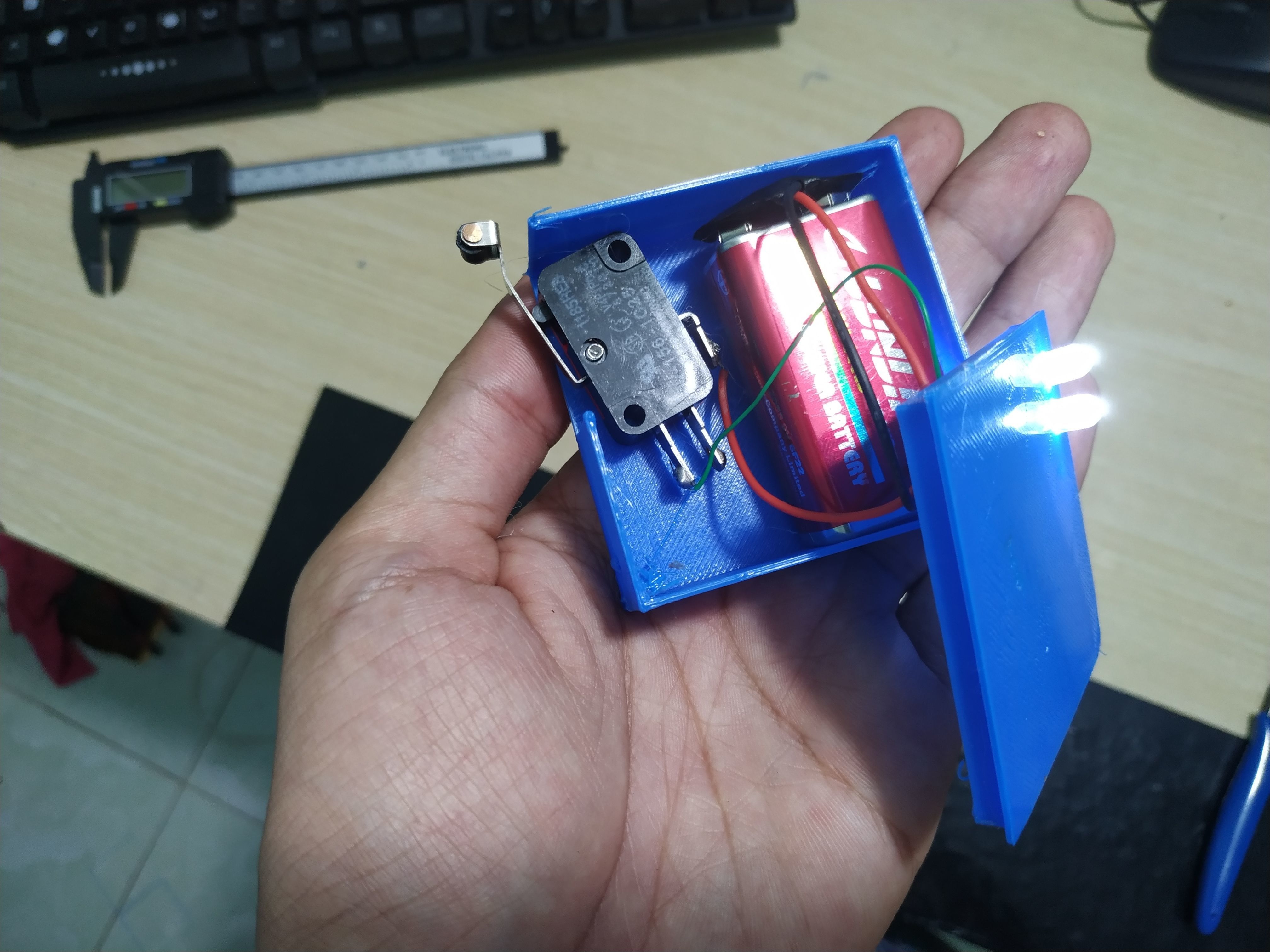 the box of Automatic closet door light 3D model_2