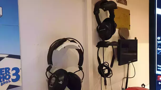 Headphones wall mount