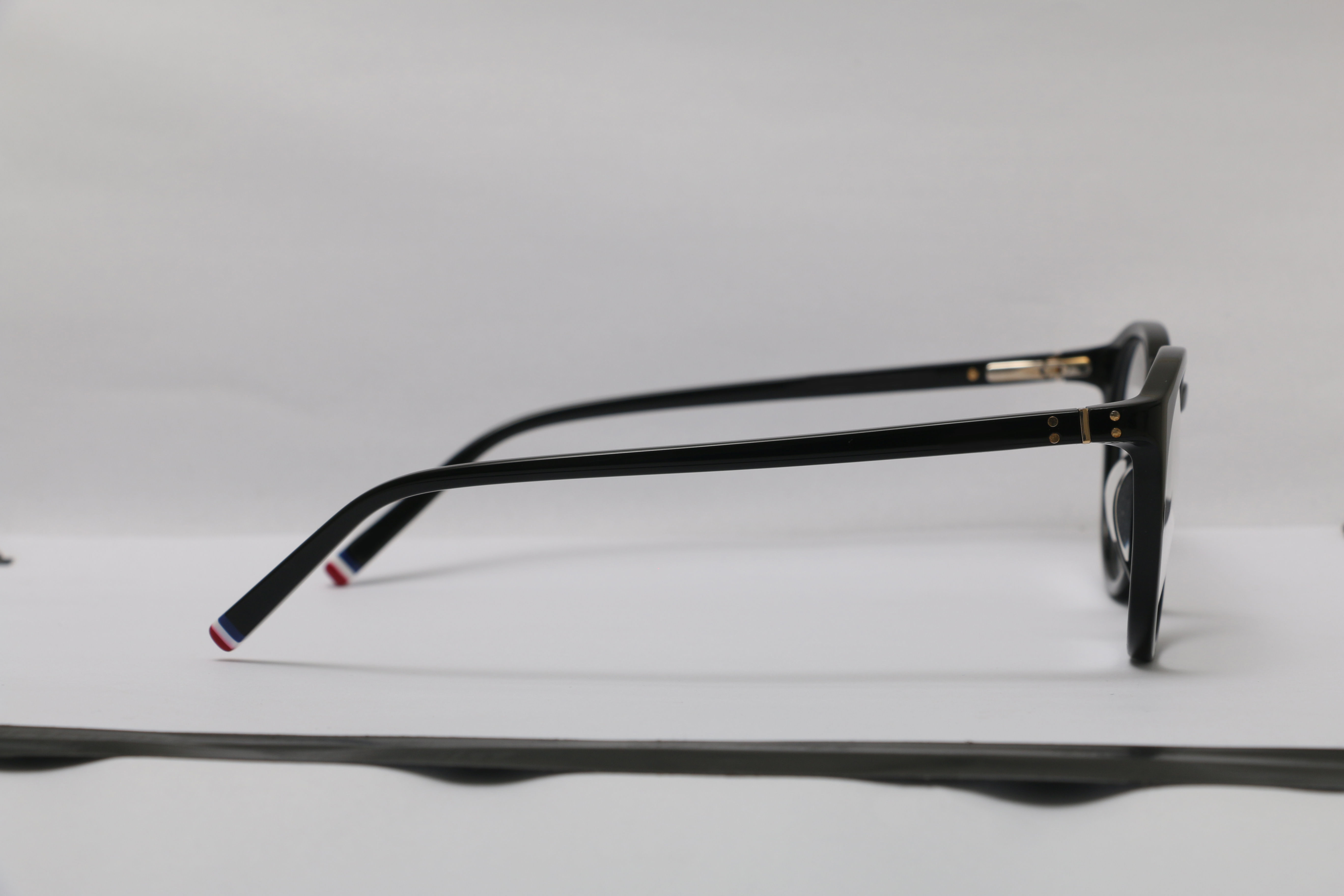 Eyeglasses for Men and Women 3D print model_7