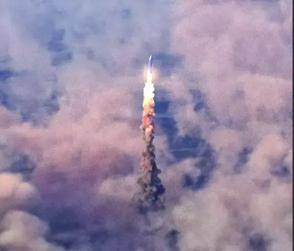 Animation Rocket Launch through clouds Vray phoenixFD simulation 3D model