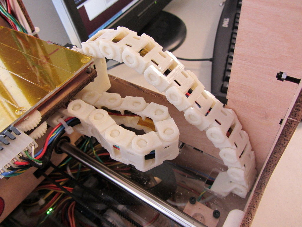 TOM build platform cable management system Free 3D print model_1