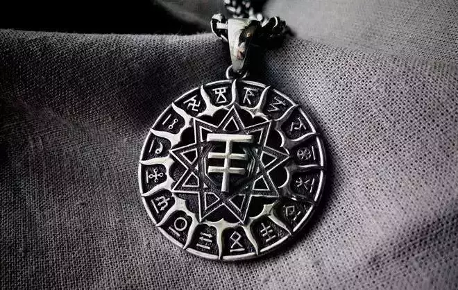 pendant amulet horoscope