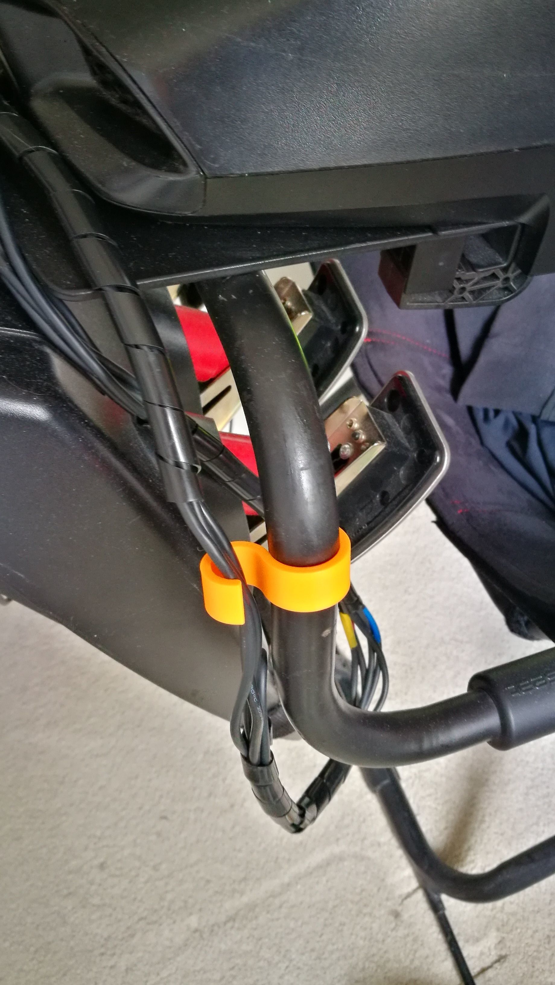 Cable Clip for racing seat PLAYSEAT CHALLENGE 3D print model_3
