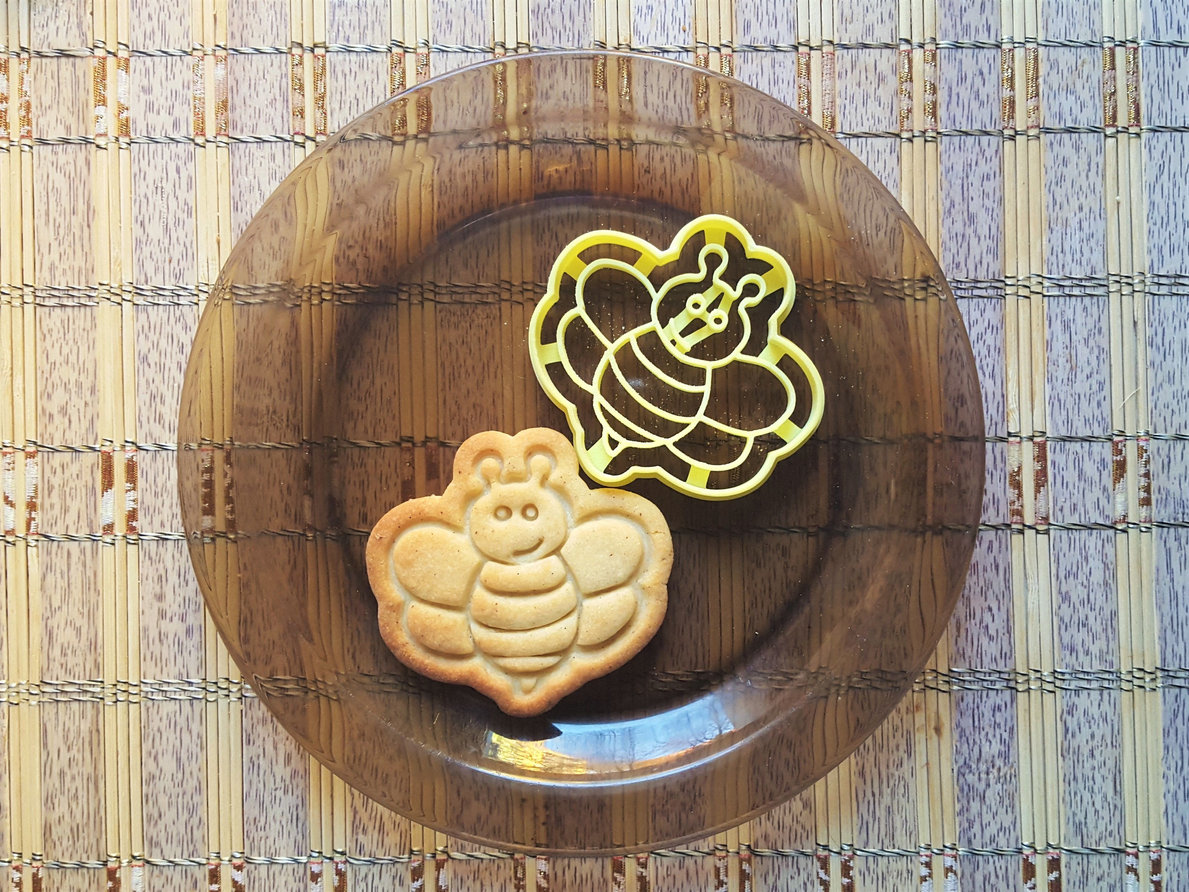 Bee cookie cutter 3D print model_1
