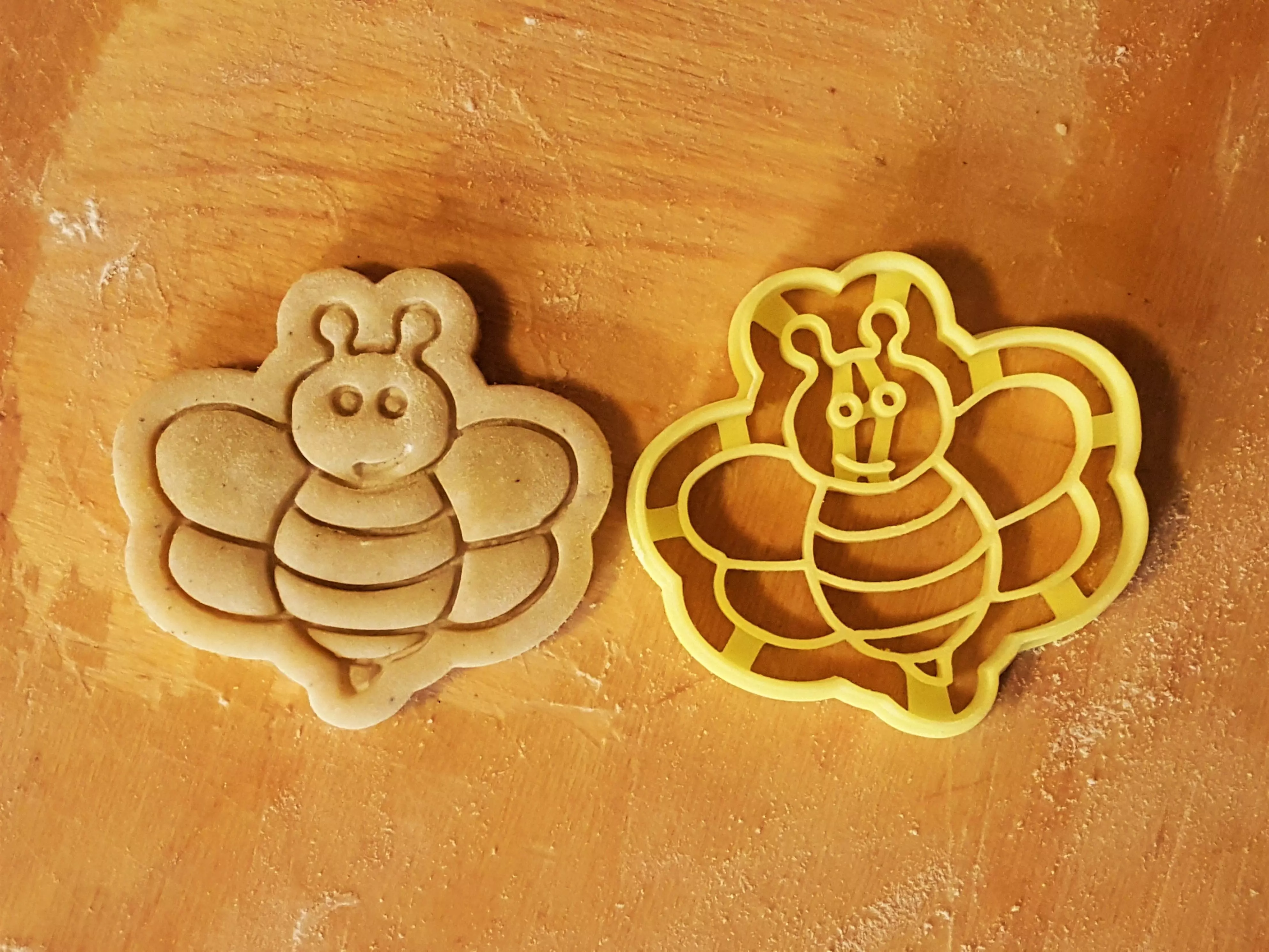Bee cookie cutter 3D print model_0