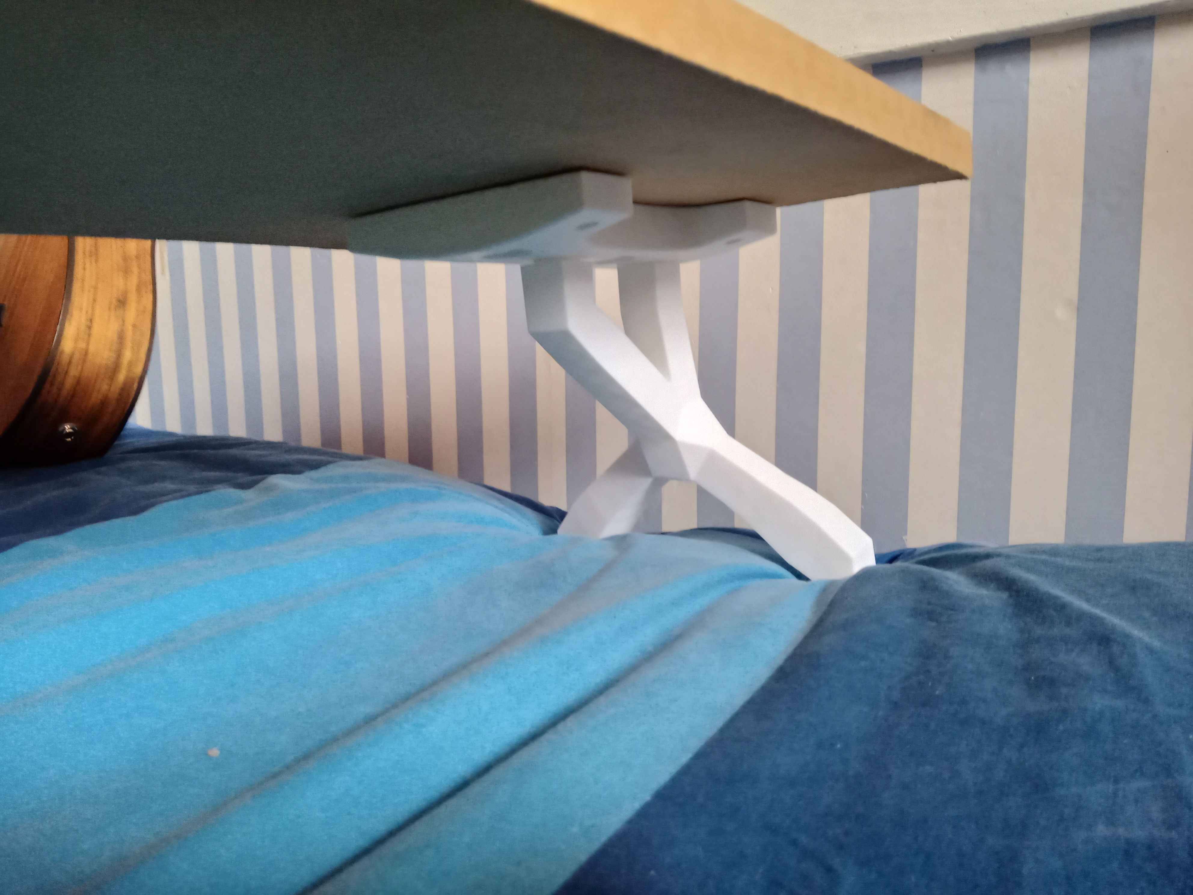 Bed table - Table de lit - Mesa de cama 3D print model_1