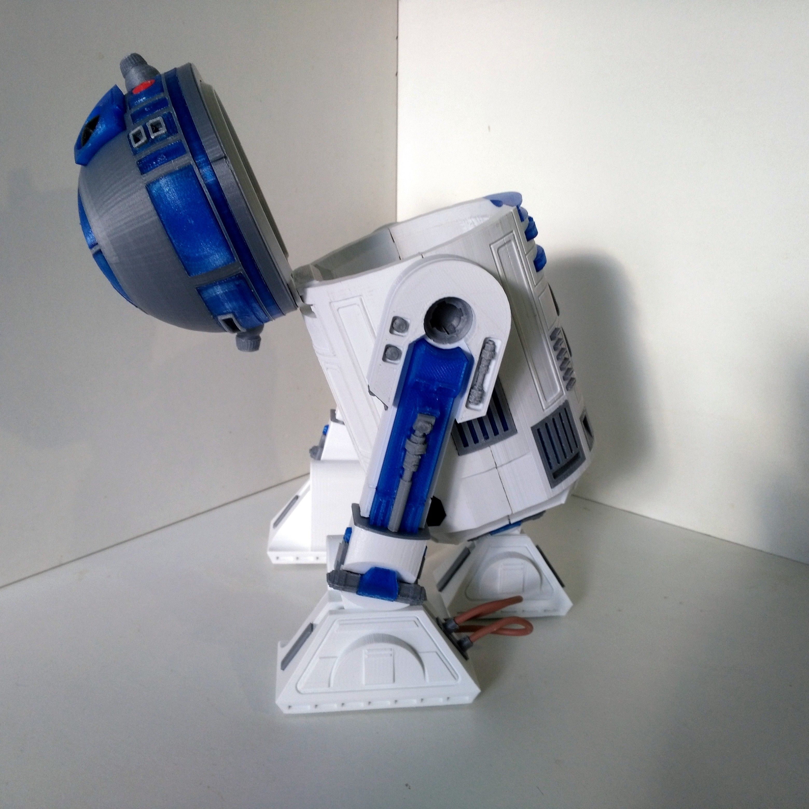 STAR WARS R2D2 detailed printable 360 deg rotating openable head 3D print model_4