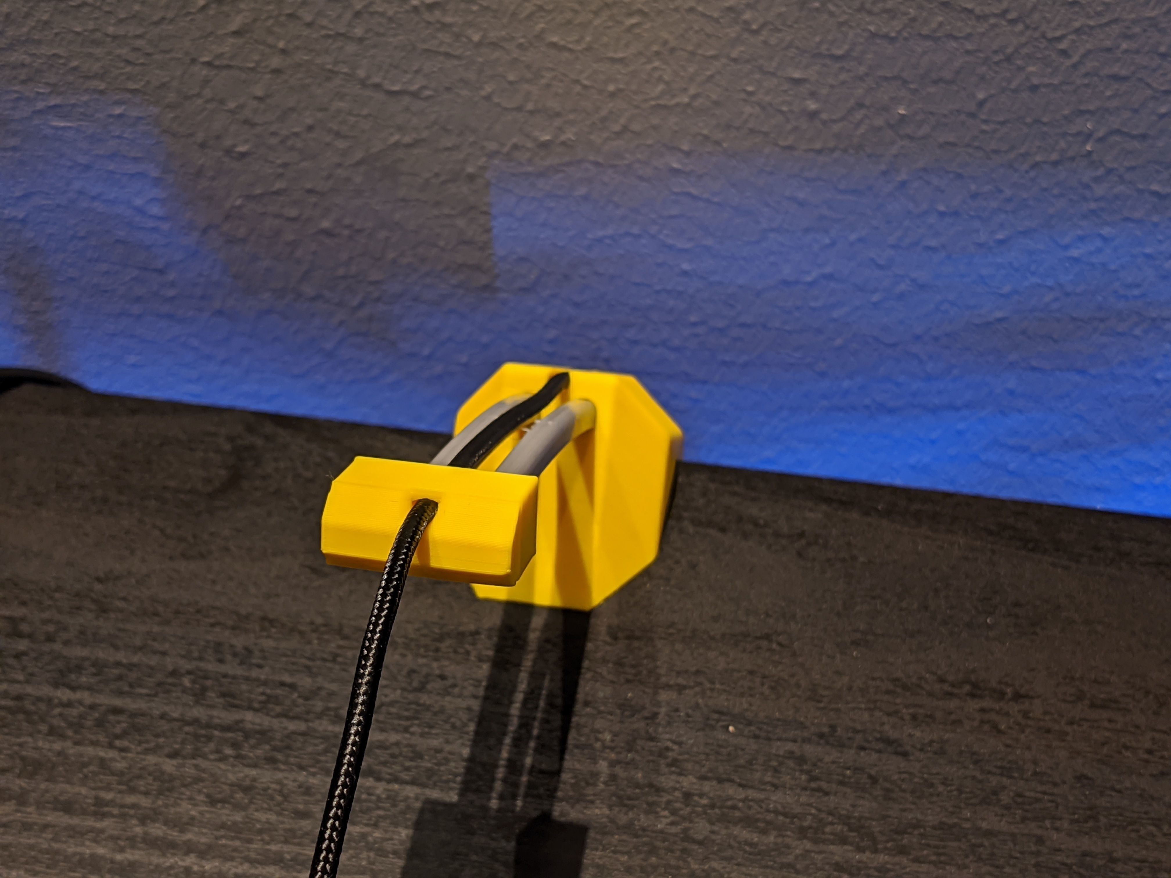 Mountable mouse cord bungee 3D print model_2