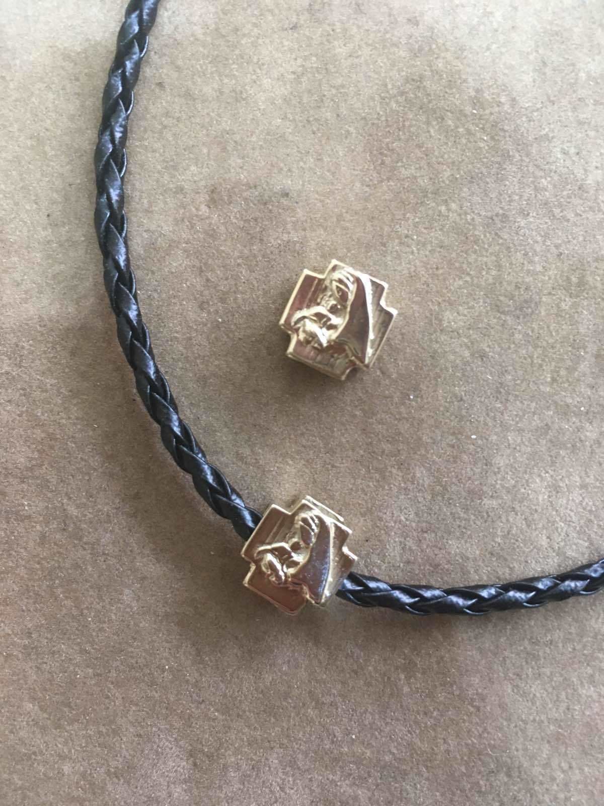 Madonna and Jesus bracelet pendant 3D print model_1